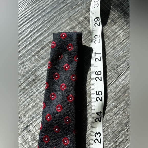 Dior Black and Red Silk Tie with Classic Pattern - Picture 10 of 10